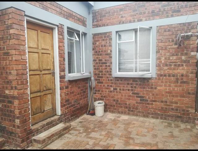 2 BEDROOM HOUSE FOR SALE IN KATLEHONG SOUTH
